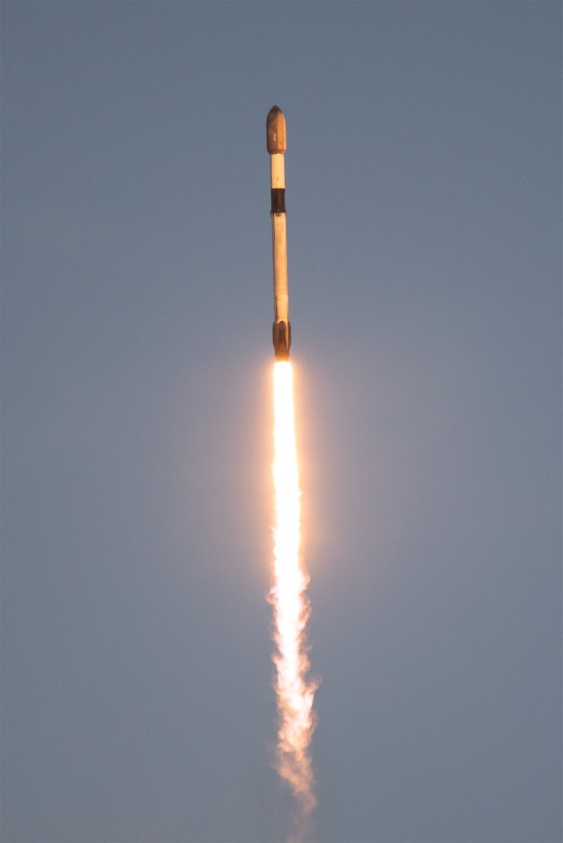 Rocketman_hs's tweet photo. Falcon 9 launches USSF-385 to orbit from pad 4E in California. https://t.co/dgg2MN5Pep