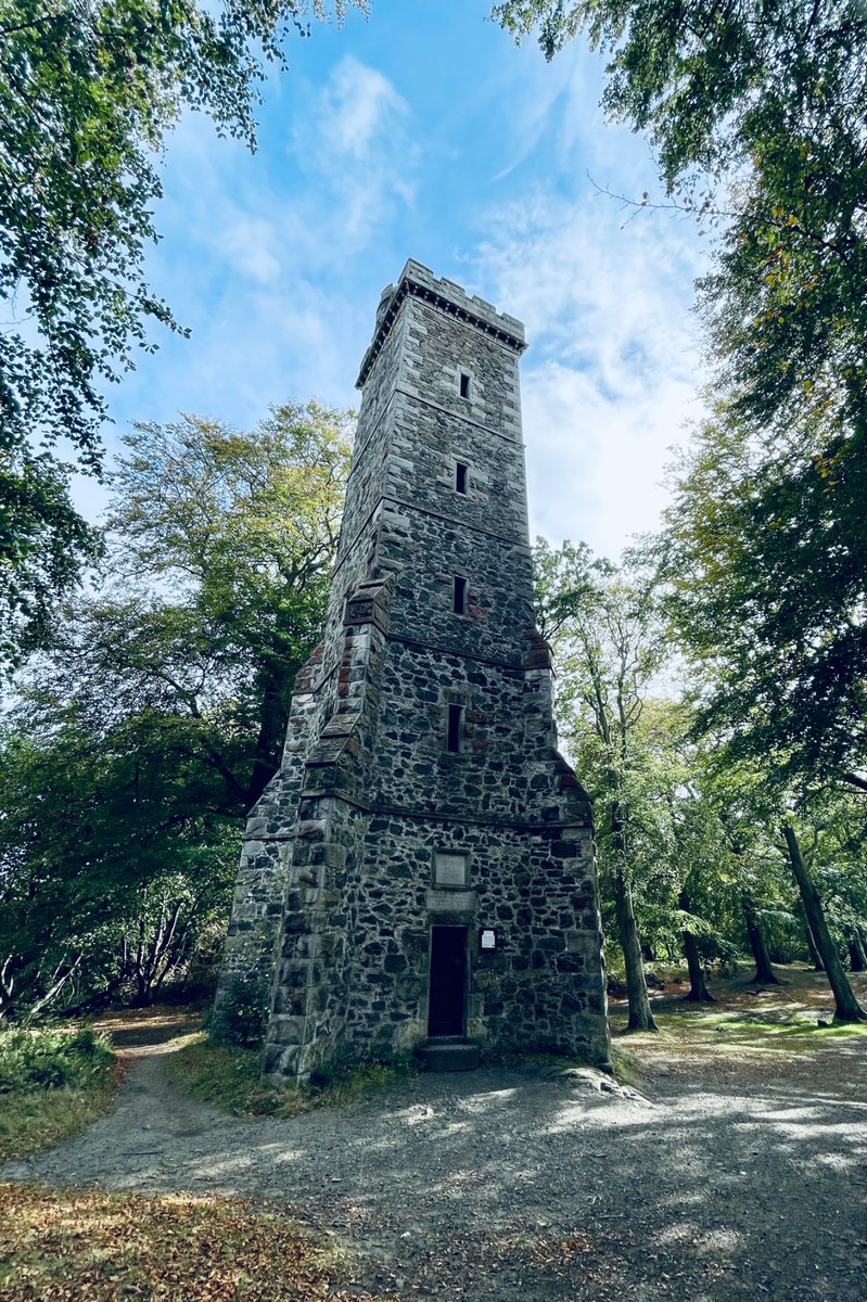 WeeDragon_J's tweet photo. Corstorphine Hill Tower https://t.co/8n4YBEEemK