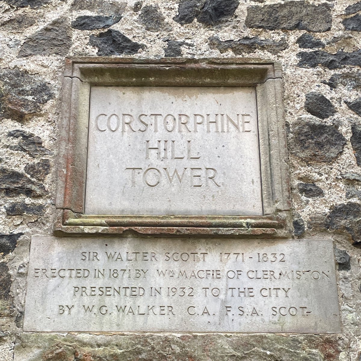 WeeDragon_J's tweet photo. Corstorphine Hill Tower https://t.co/8n4YBEEemK