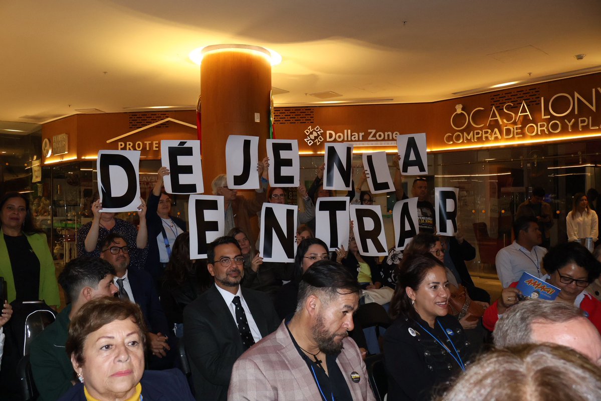 VenteMexico's tweet photo. Del Helicoide a Ciudad de México: el reencuentro que Venezuela merece, en libertad.🇻🇪🇲🇽

Vente CDMX, con Paola Molina, reunió a la diáspora con Juan Pablo Guanipa, Biagio Pilieri, William Dávila, Luis Tarbay y Pedro Urruchurtu en el marco del Foro América Libre. https://t.co/Gmnk4e4D18