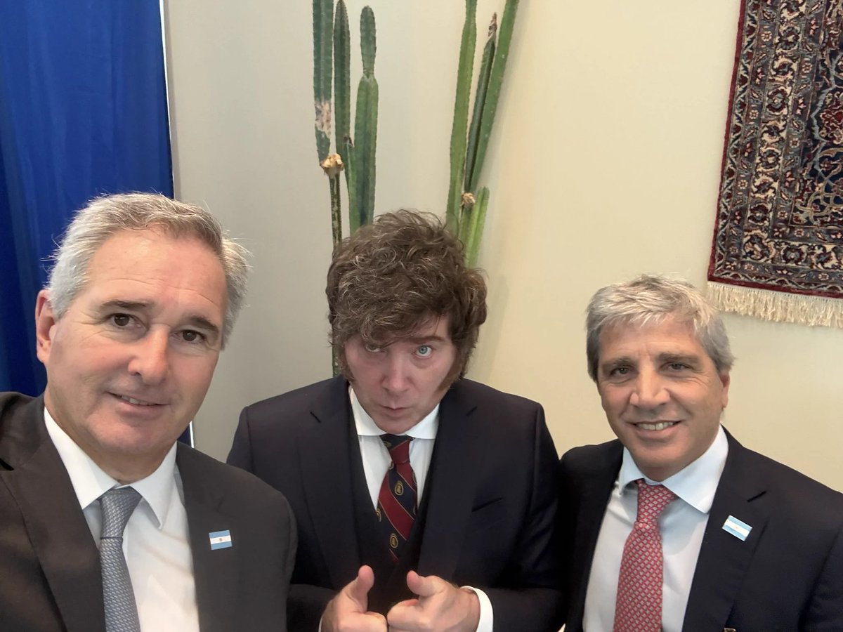 VictorMarcano's tweet photo. No le creían cuando decía que no iba a parar hasta hacer de la Argentina el país más libre.

Mira el comercio.

✅ Con la Unión Europea el acuerdo ya se aplica desde el 1 de mayo.
✅ Con Estados Unidos hay un acuerdo de comercio e inversiones, firmado este año.
✅ Singapur está firmado y la ley argentina ya salió. Falta que entre en vigor. 
✅ Con Canadá la negociación sigue. 
✅ Japón, después de 20 años, abrió la carne de todo el país. Ese mercado compra más de US$ 3.000 millones por año.
✅ Con Vietnam arrancó un acuerdo preferencial.
✅ Con Suiza, Noruega, Islandia y Liechtenstein el tratado está firmado. Falta que lo apruebe el Congreso.
✅ Con Japón y con Emiratos la negociación de un acuerdo más grande ya está abierta.