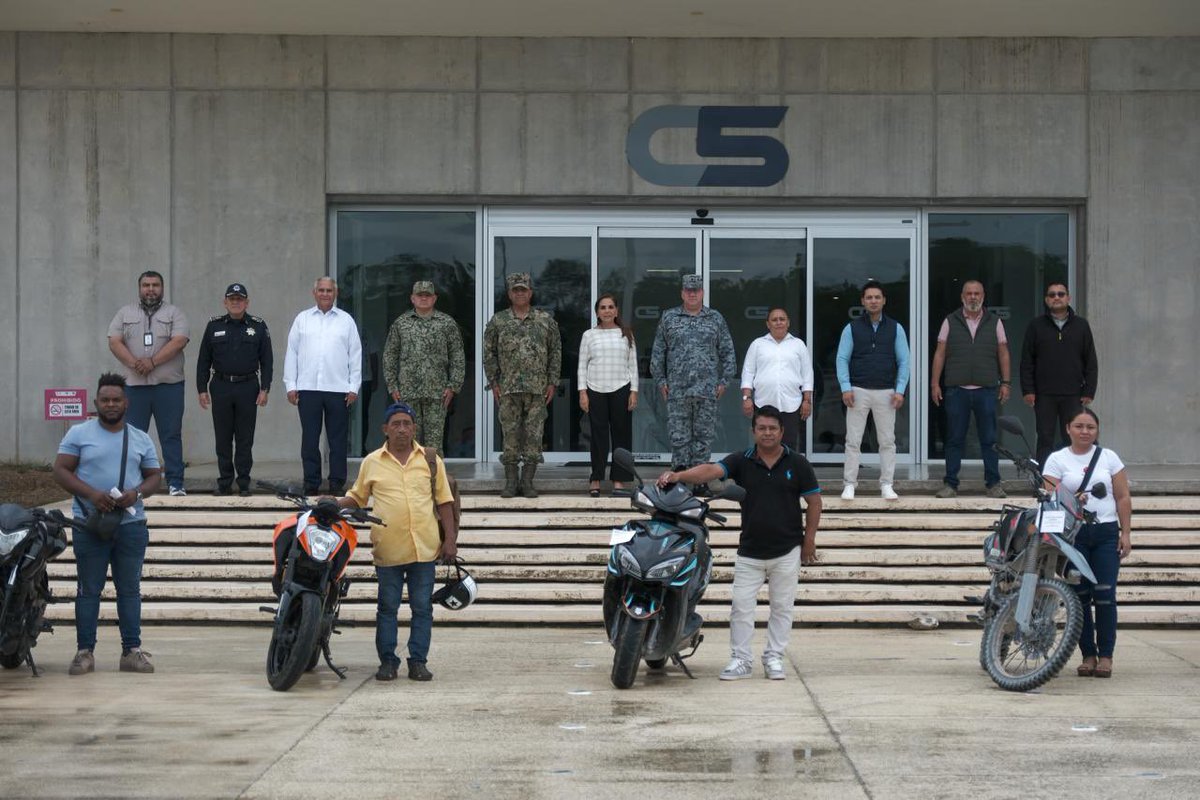 MaraLezama's tweet photo. 🚨🏍️ ¡Nueve familias recuperaron sus vehículos!

Como cada semana entregamos directamente a sus propietarios ocho motocicletas y una camioneta que habían sido robadas, gracias al trabajo coordinado de las instituciones de seguridad y al apoyo de las cámaras del C5. Denunciar al 911 es fundamental: cada reporte ayuda a activar la búsqueda, recuperar los bienes y dar seguimiento a las investigaciones. 📞

Denunciar es alzar la voz y ayudar a que la justicia avance. No nos quedemos callados ante un delito. 🤝🏽