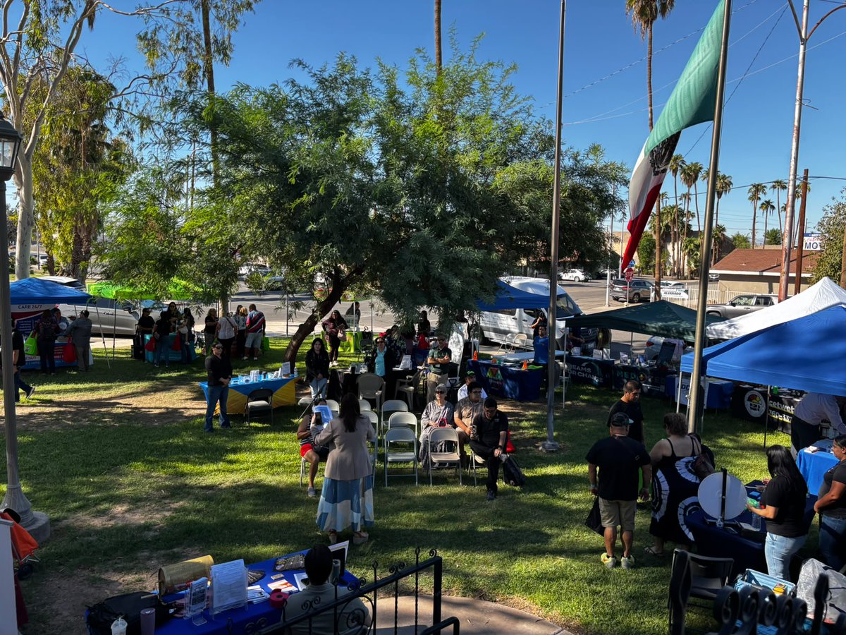 ConsulMexCal's tweet photo. 🩺💙¡Iniciamos la 26.ª Semana Binacional de Salud!
Con nuestra #VDS Legacy MD Medical Group y más de 15 agencias aliadas, se realizó la Feria de Recursos y la Salud, acercando servicios gratuitos y orientación a nuestra comunidad.
"Estés donde estés, tu salud nos une."🇲🇽💙
#SBS https://t.co/1TseEgR22z