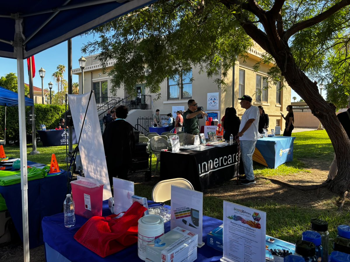 ConsulMexCal's tweet photo. 🩺💙¡Iniciamos la 26.ª Semana Binacional de Salud!
Con nuestra #VDS Legacy MD Medical Group y más de 15 agencias aliadas, se realizó la Feria de Recursos y la Salud, acercando servicios gratuitos y orientación a nuestra comunidad.
"Estés donde estés, tu salud nos une."🇲🇽💙
#SBS https://t.co/1TseEgR22z