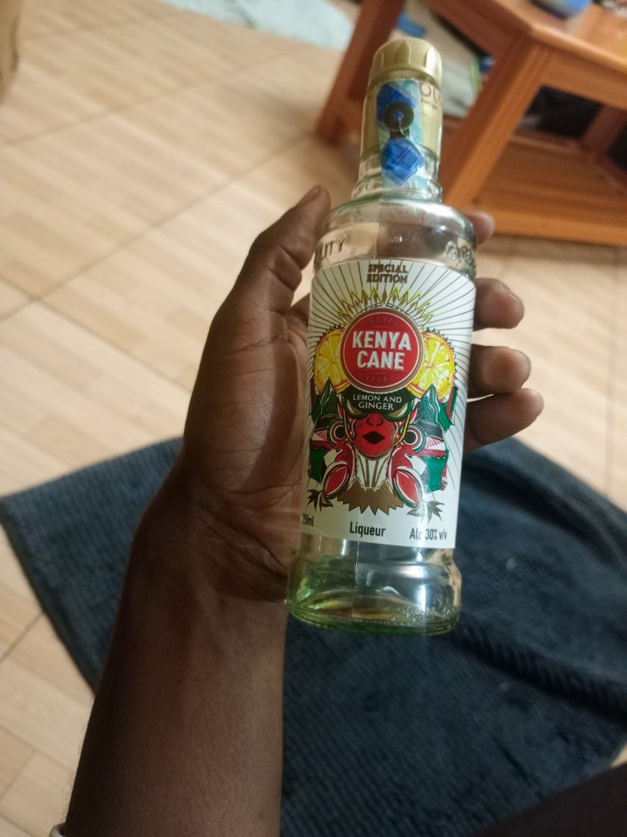 morty_prime137's tweet photo. Zimeshika walai karibu niseme, "nadhani ni kc lemon and ginger kumbe ni kenyan cane." https://t.co/pJDT9e9NOj