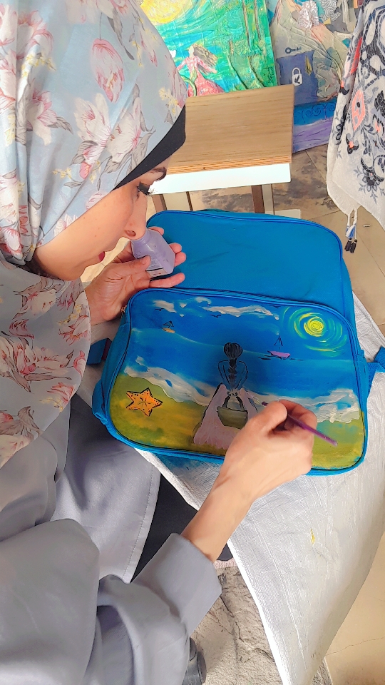 arabnews's tweet photo. As Gaza’s children return to school, local artists are painting aid-issued backpacks with rocket ships, princesses and horses, restoring a small sense of childhood. Read more: https://t.co/yhFievXXk5 https://t.co/96M3eUfbVu