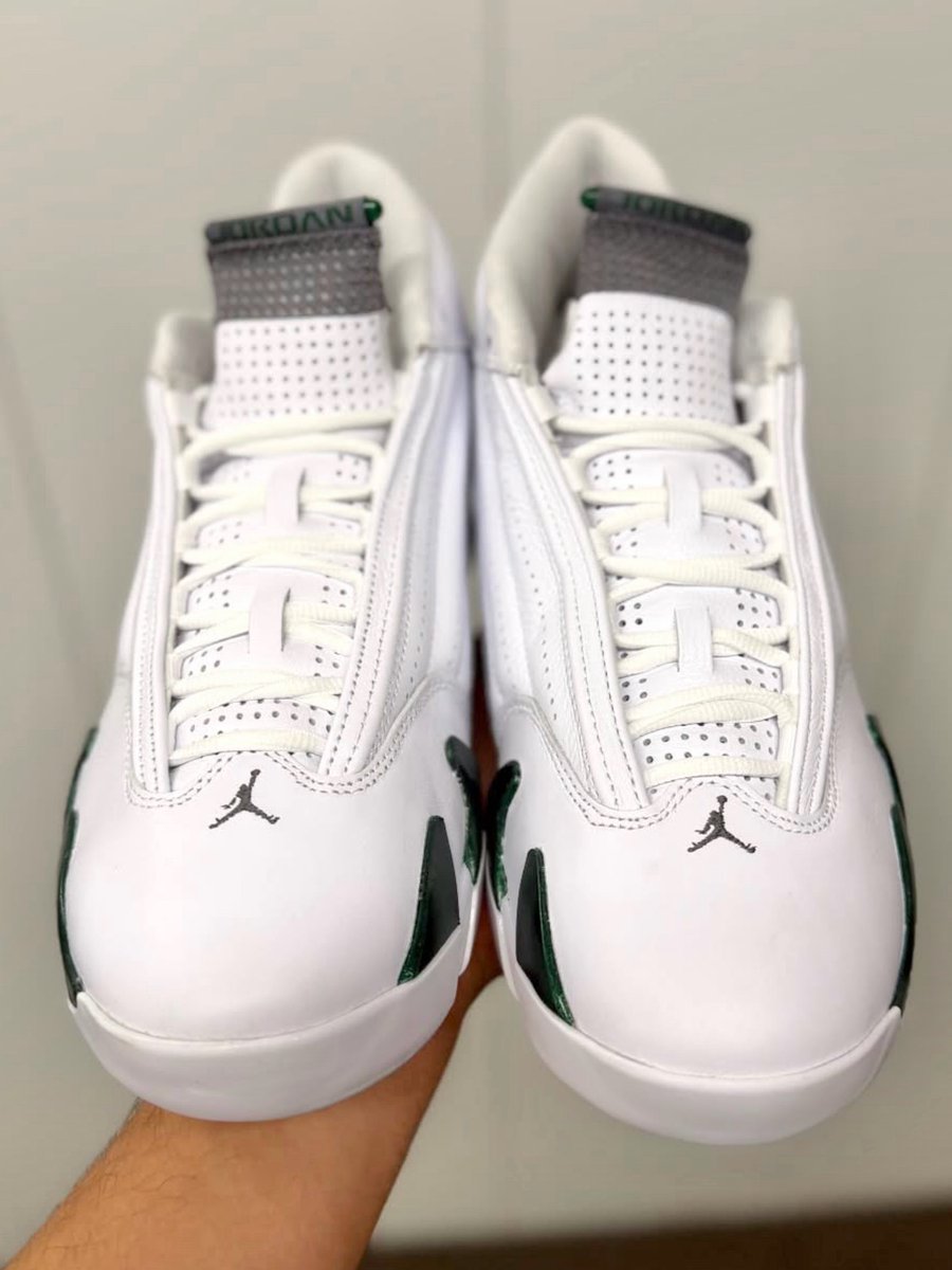 zSneakerHeadz's tweet photo. IN-HAND LOOK: Air Jordan 14 “Forest Green” (2026) 🌲🟢
Releasing on October 31. https://t.co/LFjdsiC8xV
