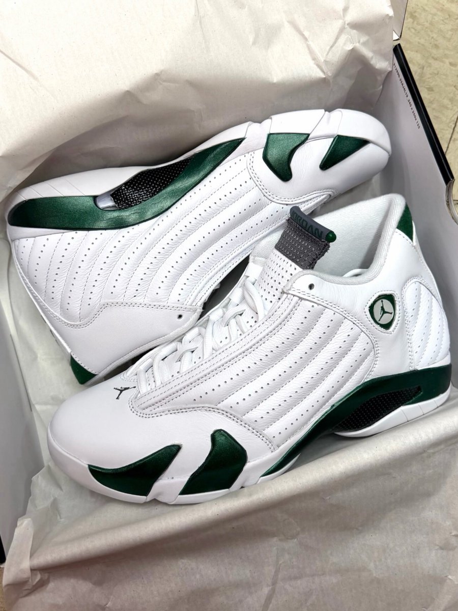 zSneakerHeadz's tweet photo. IN-HAND LOOK: Air Jordan 14 “Forest Green” (2026) 🌲🟢
Releasing on October 31. https://t.co/LFjdsiC8xV