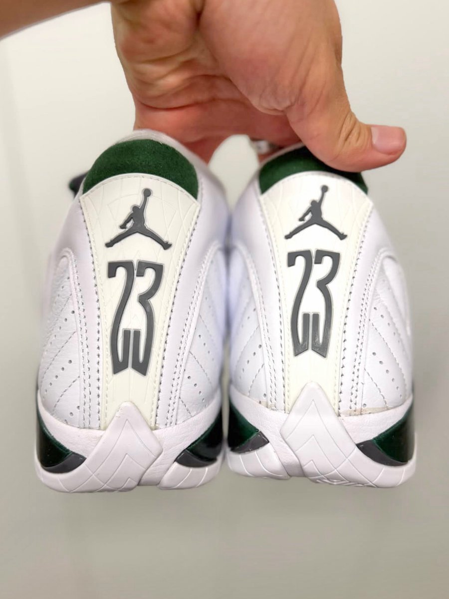 zSneakerHeadz's tweet photo. IN-HAND LOOK: Air Jordan 14 “Forest Green” (2026) 🌲🟢
Releasing on October 31. https://t.co/LFjdsiC8xV