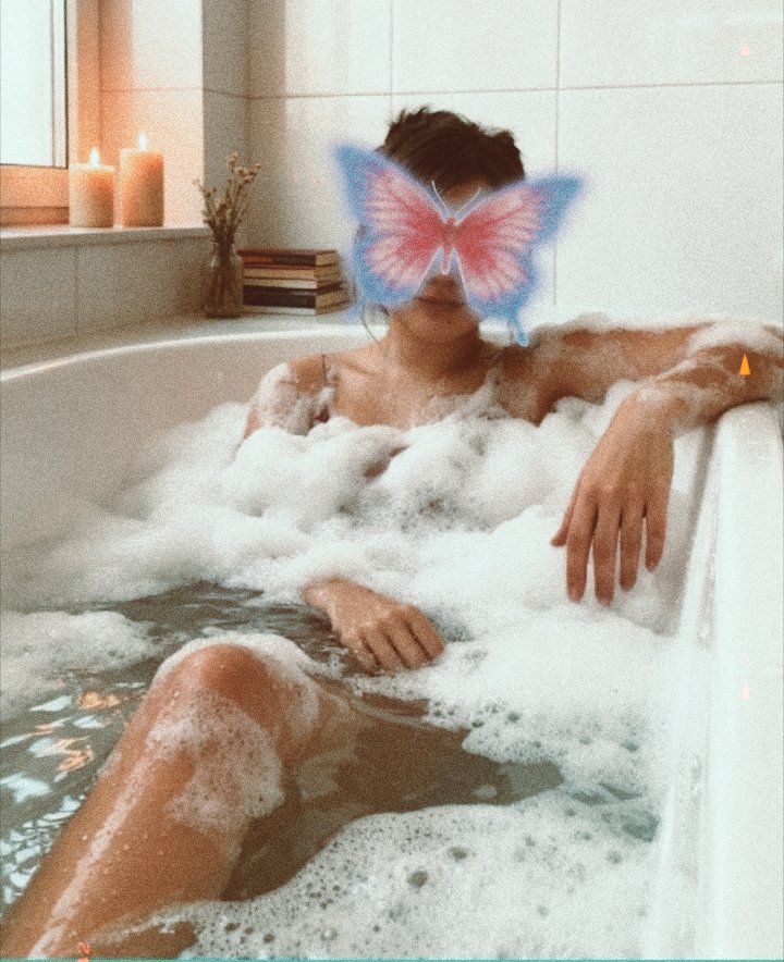 ZorryPriv's tweet photo. 🛁 Un poquito de agua, un poquito de calma… y bastante misterio. 🌙🖤 https://t.co/h5KDid7vfs