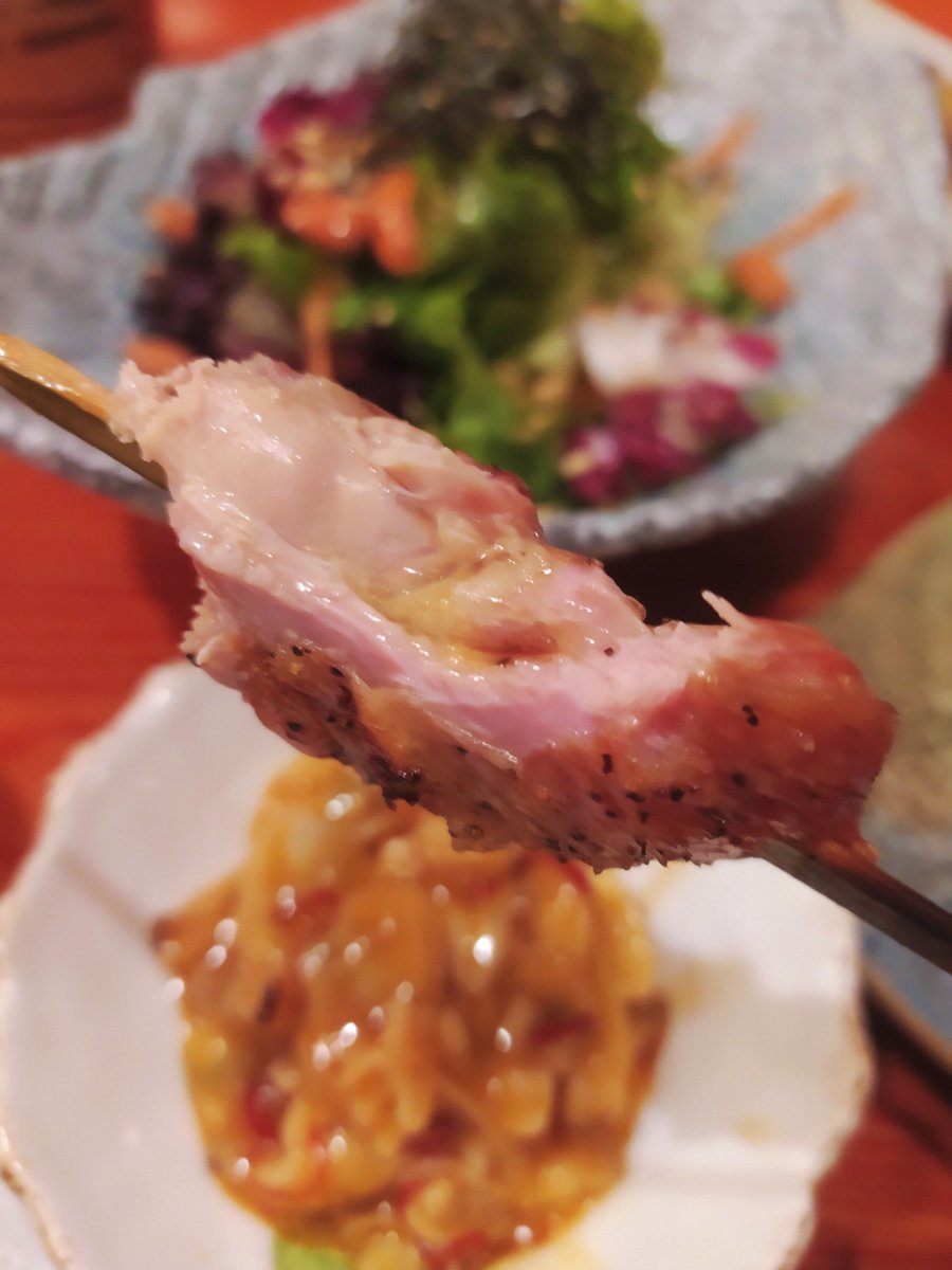 NatalieStuzlt's tweet photo. Probé un tacos de carnitas recién hecho en el puesto de la esquina! Crujiente por fuera, jugoso por dentro y con salsa roja que le dio el toque perfecto. 10/10, volveré maana sin falta. https://t.co/oOugSTBhMX