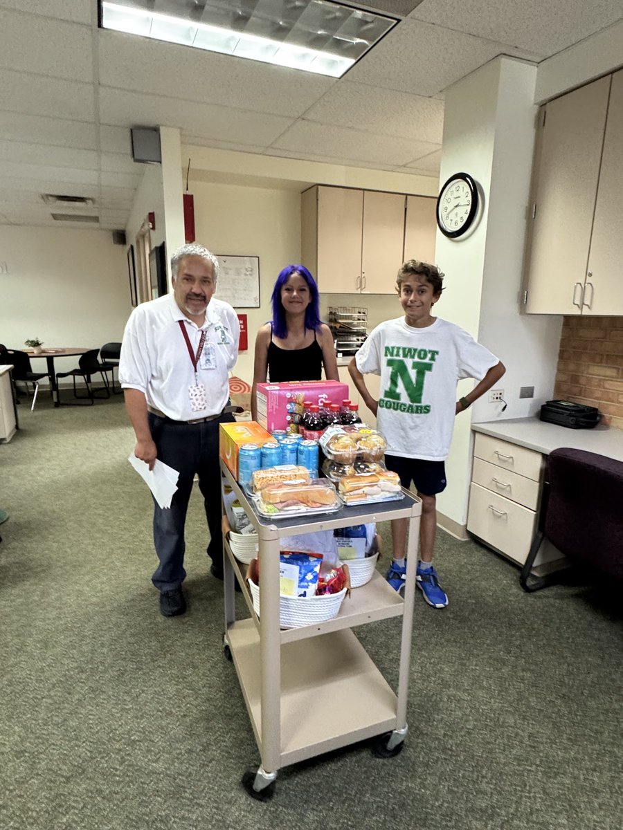 SunsetMiddle's tweet photo. Happy Custodian Appreciation Day to the absolute best custodians! Thank you for taking such good care of us. @SVVSDsupt @DPerfettiDeany https://t.co/9j4G3TgcPC