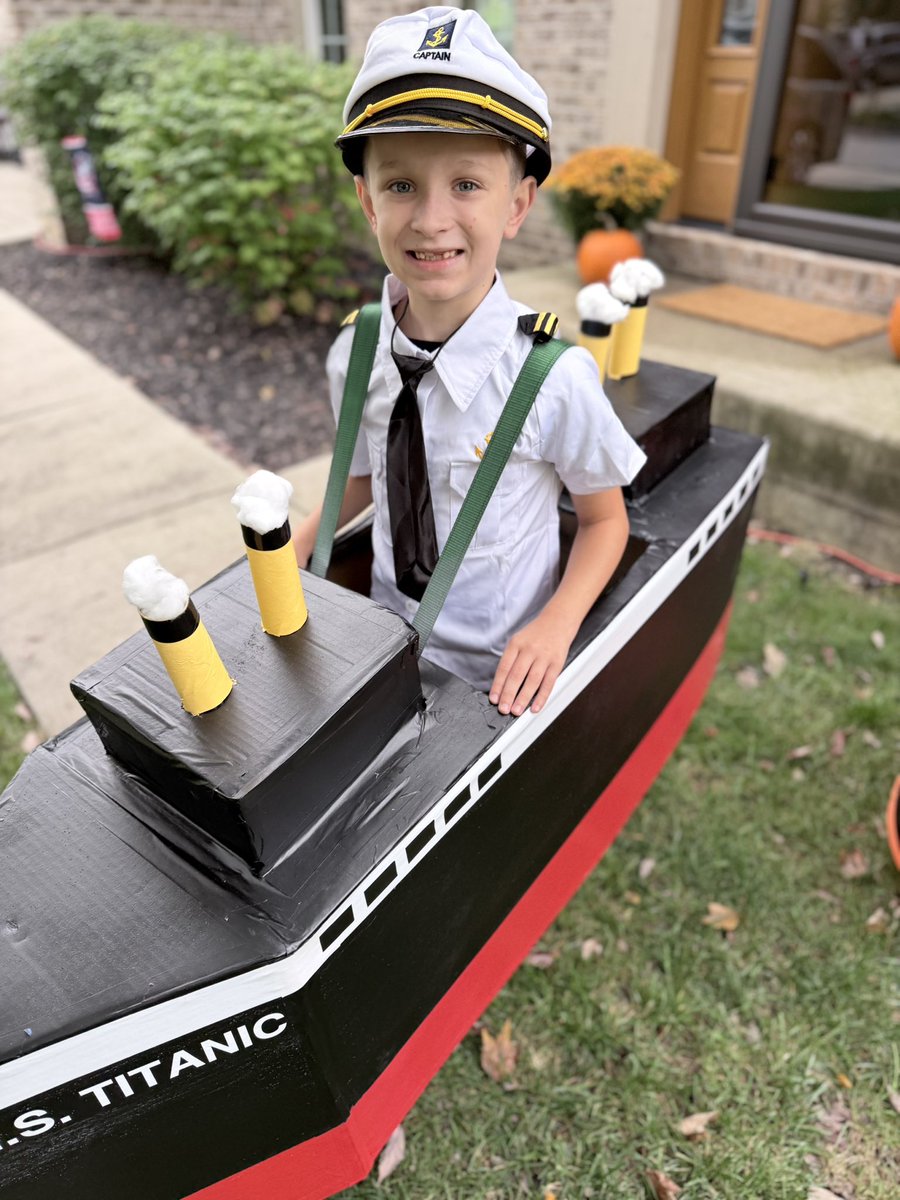 MeganMompher's tweet photo. Titanic Halloween costume ❤️🎃 #titanic https://t.co/s32HMDvNjm