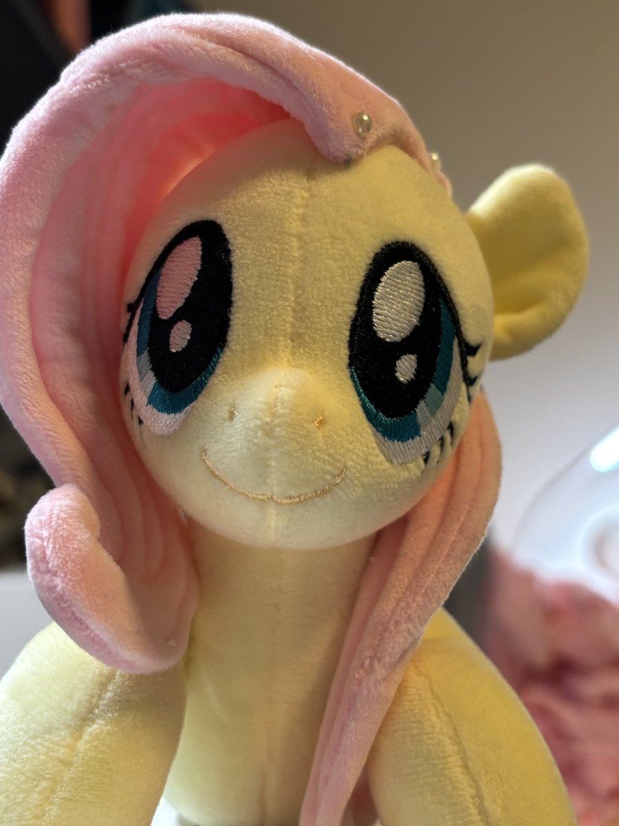 Restia132's tweet photo. a tiny fish Fluttershy https://t.co/Gxcb7iu50q
