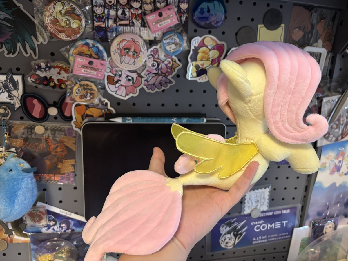 Restia132's tweet photo. a tiny fish Fluttershy https://t.co/Gxcb7iu50q
