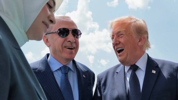 haskologlu's tweet photo. 🔴#SONDAKİKA | ABD Başkanı Trump:

"Türkiye'yi seviyorum. Cumhurbaşkanı Erdoğan benim dostum. Her zaman Erdoğan’ı mutlu edecek şeyler yapacağım." https://t.co/YlVieCEqfe