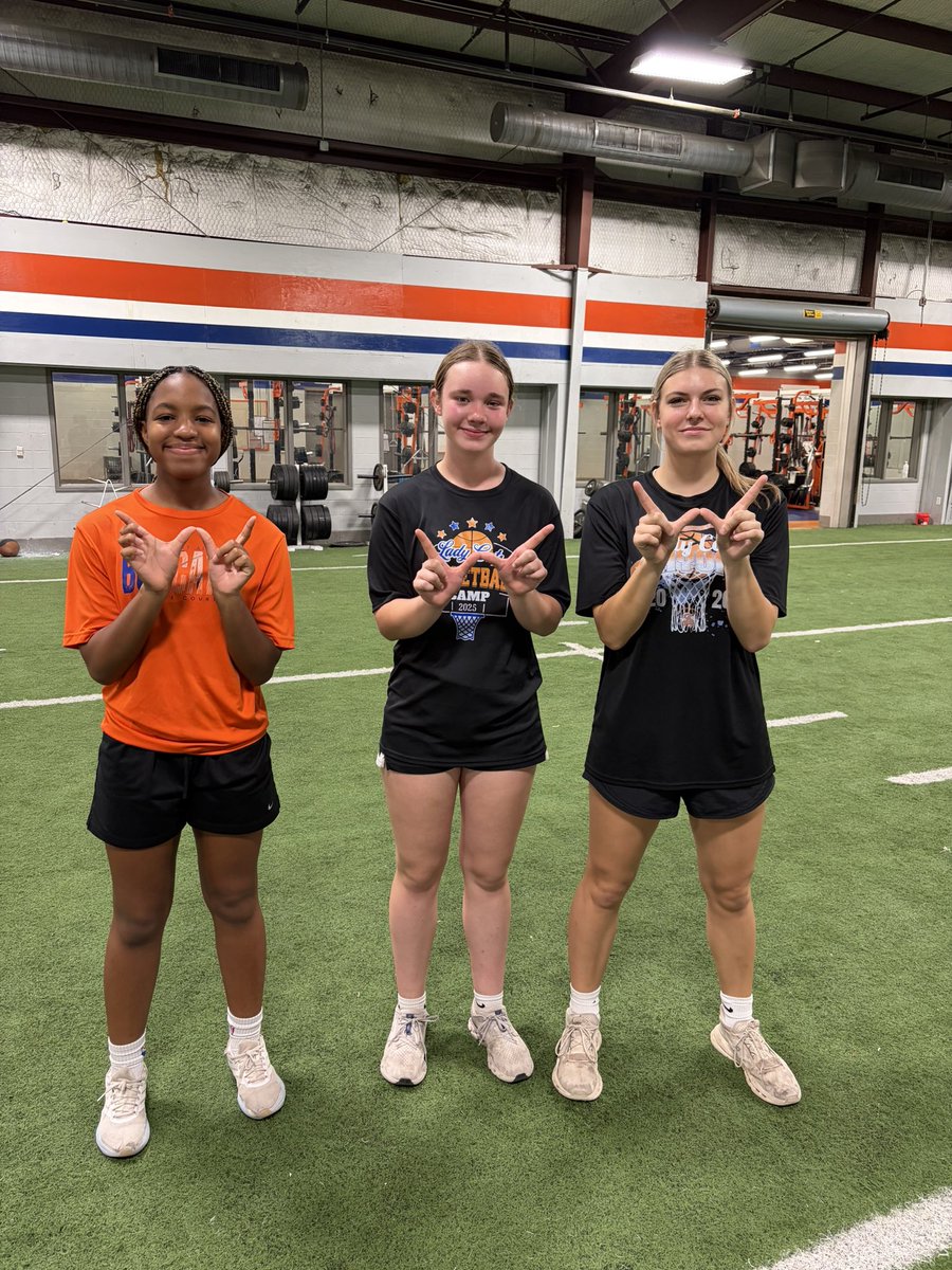 centralcathoops's tweet photo. This week’s Boot Camp days were TOUGH, but these ladies showed up, worked hard, and conquered them! 💪🏼🐾
🏆 Monday’s Team Winners: Jaela, Chaney & Tianna
🥇 Individual Winner: Nanette
🏆 Wednesday’s Team Winners: Nanette, Alex & Karsyn
🥇 Individual Winner: Taliyah
#onepercent https://t.co/TxAg8bUbuV