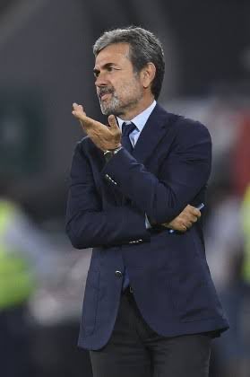 ErkanYurusan's tweet photo. Milli Takım’ın başına geçmesi gereken isim bence Aykut Kocaman. Turnuva futbolunu bilen, savunma organizasyonuna önem veren, oyunu rakibe göre planlayabilen ve elindeki oyuncu grubundan maksimum verim almaya çalışan bir teknik adam. https://t.co/rQqKUFJcv7