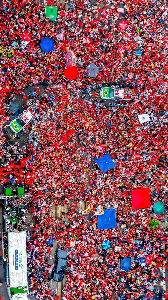 BacurauA's tweet photo. Sabe como Lula garantiu as eleições e afastou qualquer possibilidade de golpe? Com gente na rua! As mobilizações monumentais de rua demarcaram uma fronteira que nenhuma ação golpista ousa cruzar. Lula é genial. https://t.co/T69QKa1WA8