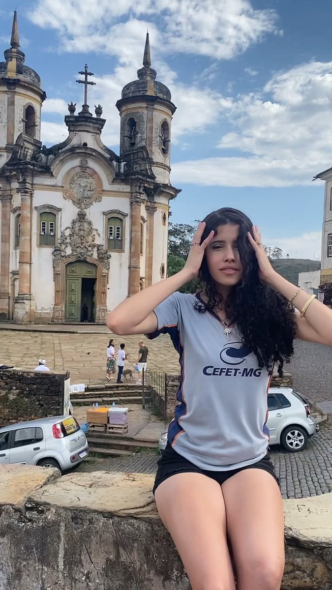 skylubss's tweet photo. Monumento belíssimo, e essa igreja véia atras https://t.co/hlSxWmh6KZ