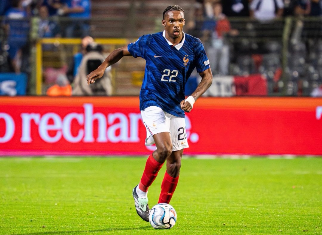 Corballyred's tweet photo. Jacquet is already France best CB🇫🇷 

Kean kept pulling onto Upamecano tells you everything. 

Absolutely no way Saliba comes back in ahead of him.

He is so comfortable in possession as well it's like having a midfielder at centre back ✅ https://t.co/J6xXKUa8PV