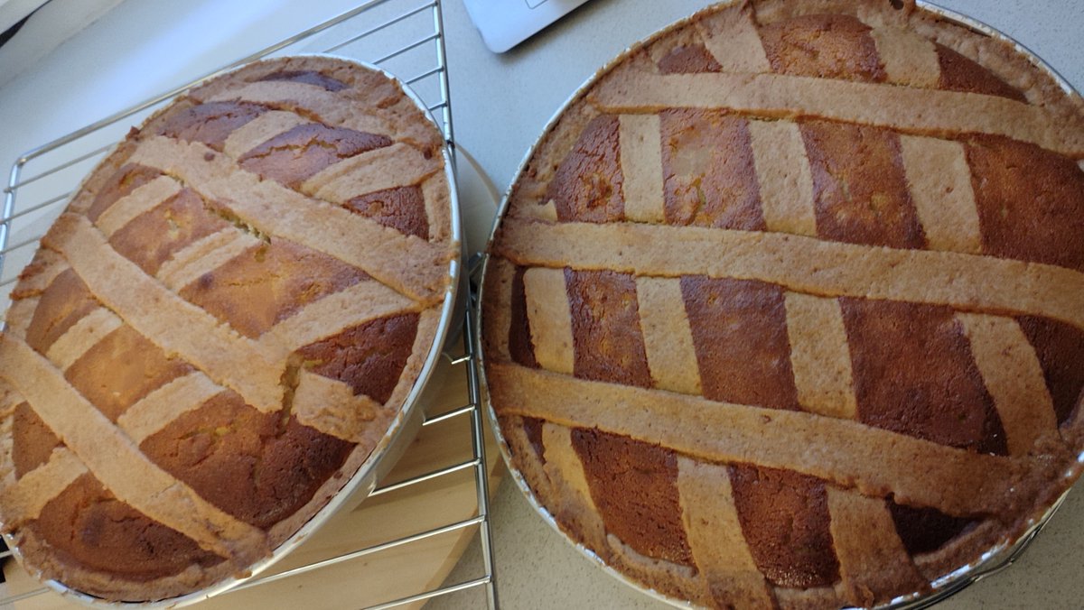 GBakeoff9's tweet photo. Io non rifaccio mai un dolce... Ma la pastiera ogni anno è immancabile!!! Forse è il mio dolce preferito! Ma ci metto due giorni a farla!
Quelle saranno tutte crude!!! #bakeoffitalia https://t.co/y7eW4KJITh