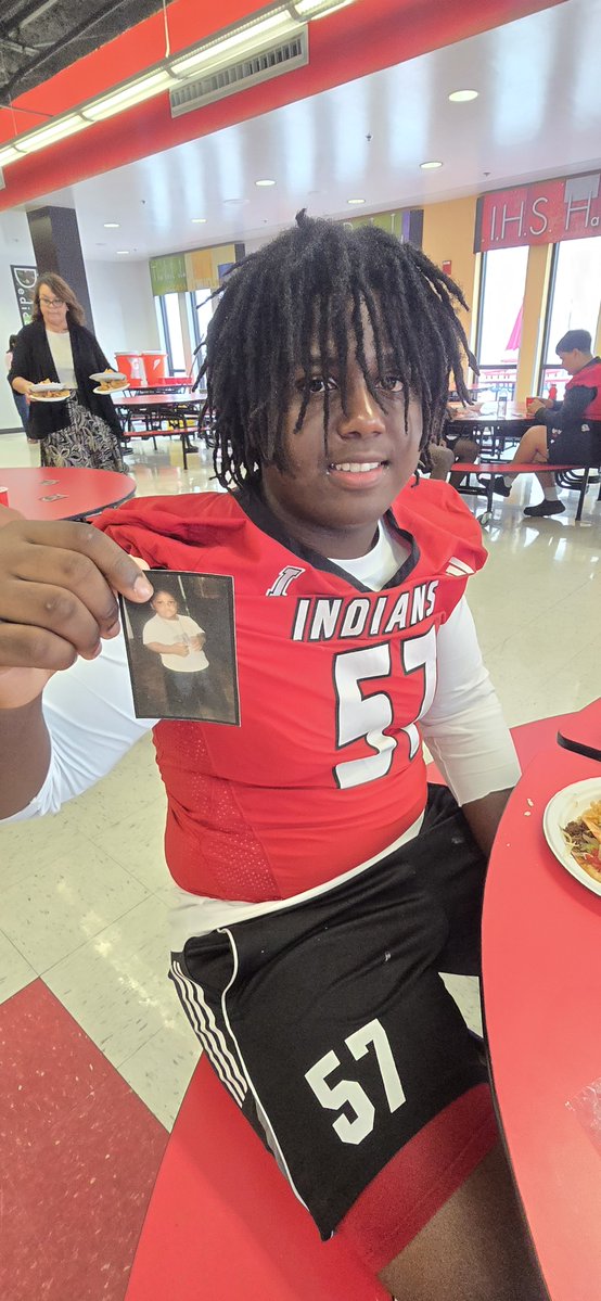 ImmokaleeFB's tweet photo. Today's pre-game meal was provided by Lozano's and it was on point‼️🌮 Thank you for helping fuel our players and coaches for the big night ahead.  

A special shout out and thank you to Immokalee Cheer 📣 for the Senior Night bags and player cards! 🔥 

#REDWOOD https://t.co/YJZISMxyA8