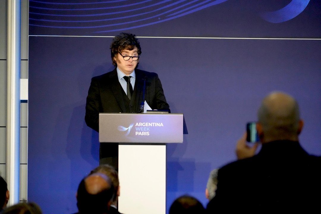 DaniGret73's tweet photo. Milei cerró su gira en Francia: “Argentina se dirige nuevamente a paso firme hacia el futuro” https://t.co/YzQvy3TDPz vía @datosdelaregion https://t.co/dpahMhixAw