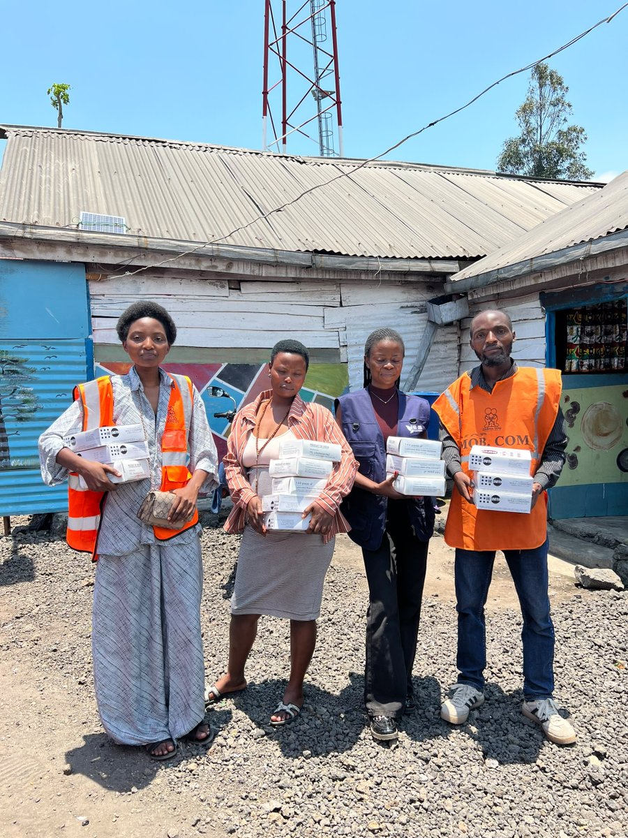 wokovuwayNGO's tweet photo. 🟥 #STOPSIDA , nous renforcons la prévention du #VIH auprès des professionnelles de sexe à Mugunga, Z.S Karisimbi #Goma
4 bars/bistrots visités, 15 boxes de préservatifs/Bar, soit 8640 préservatifs distribués pour soutenir la prévention communautaire en contexte de crise #Ebola https://t.co/GFfdKXrWA1
