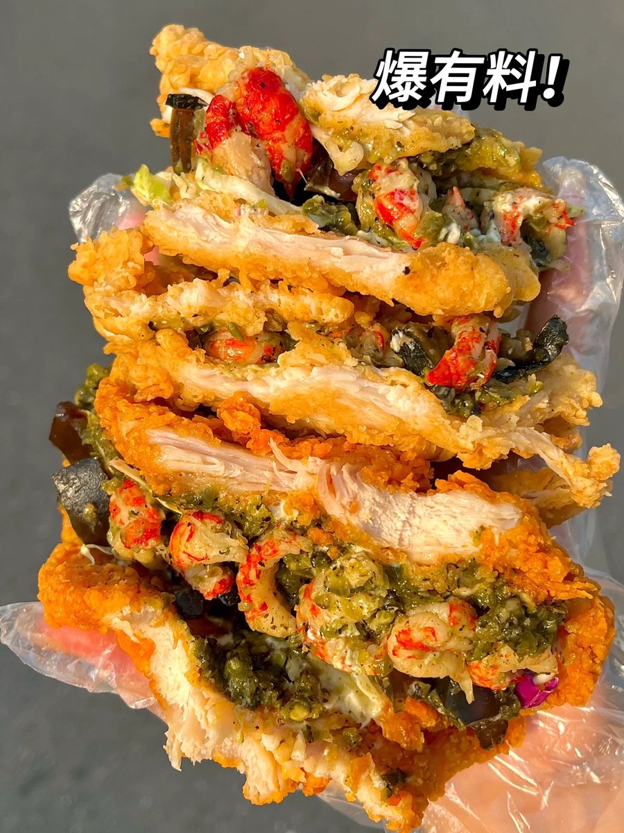 RowanWatsohw's tweet photo. Tacos crujientes recién hechos, con carnita asada y salsa picante - un sabor que llena el alma en la calle!， https://t.co/zCUCgAl8oD