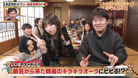 ylime2009's tweet photo. 都会から来た親戚のキラキラオーラにビビるとか言うけど親戚にこんなヘソ出し美女がいたら大興奮でしょ https://t.co/74MqVJkJnb