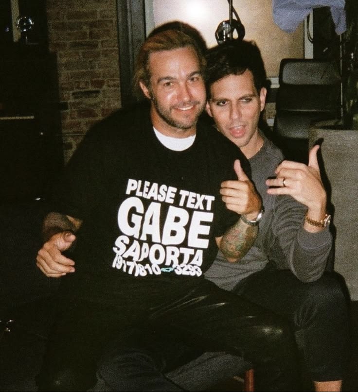 bunniwentz's tweet photo. i liek this picture https://t.co/KRuMJNYVEi