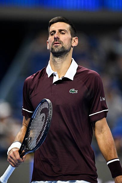 jmgmoron's tweet photo. Djokovic juega con la incertidumbre de qué problemas tiene para sufrir como lo hace en cada partido.

🗣️ “No quiero entrar en detalles porque entonces parecerá que me estoy quejando o buscando excusas. La verdad es que este año ha sido una lucha enorme para mí, con algunos problemas concretos que he tenido”

🗣️ “La gente lo confunde con falta de resistencia, no es eso, es otra cosa más relacionada con la salud. No quiero revelar qué es, pero estoy intentando llegar al fondo del problema con mi equipo”

🎙️ Prensa ATP Pekín