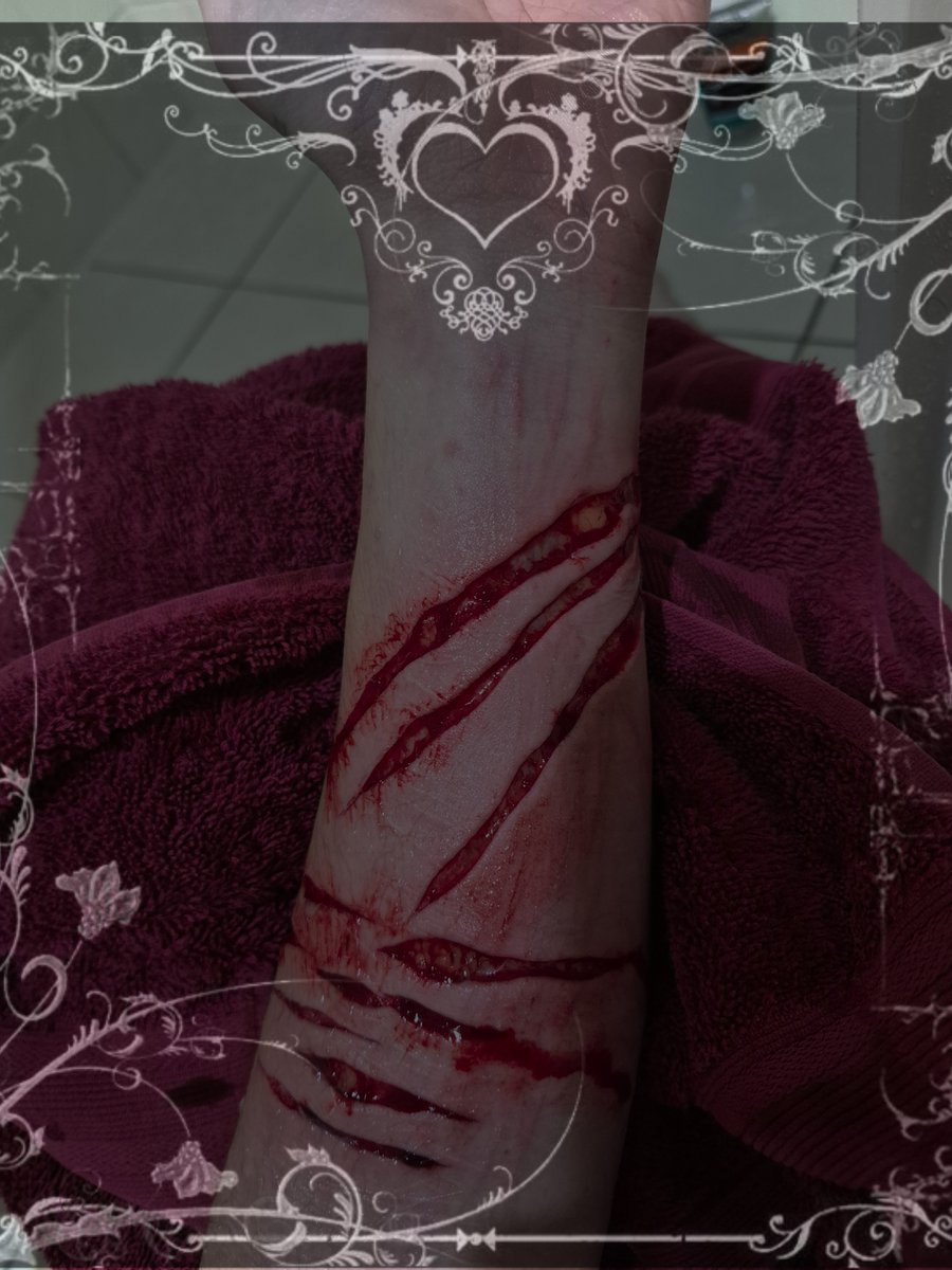 angelbitezsxX's tweet photo. THIS IS FAKE SFX ART, IM PRACTICING FOR HALLOWEEN. IVE EDITED IT AND ITS ENHANCED BY AI!!!! FAKE HALLOWEEN MAKEUP
Havent done sfx here in yyears https://t.co/9RQBz8ZOU0