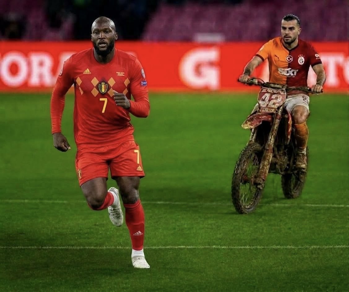 dusanizm09's tweet photo. Az önce abdulkerim ve Lukaku arasında bu yaşandı ölüyorummm https://t.co/iTk4tUriJk