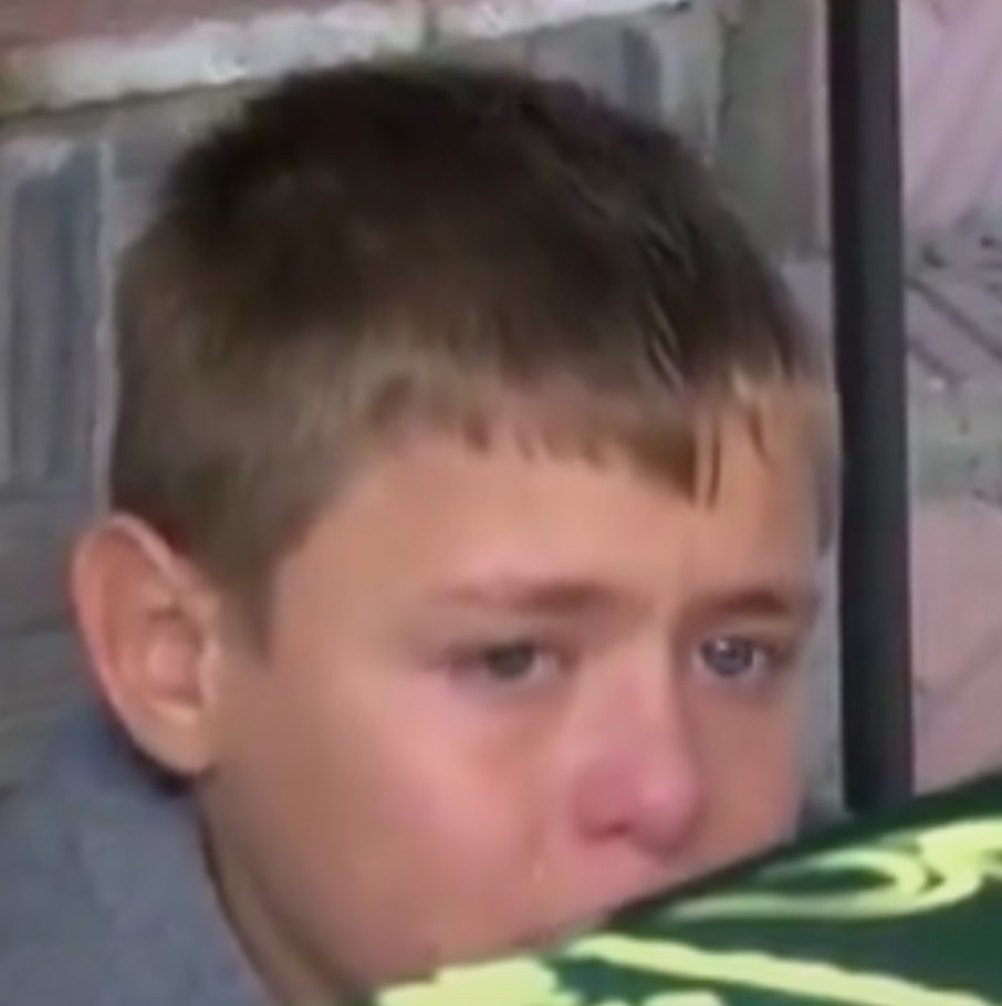 asayisberkemal0's tweet photo. Dinçer Azaphan’dan, Soma’da babasını kaybeden 13 yaşındaki Yaşar’a:

“Bir abin olarak, ne ihtiyacın olursa, ne zaman istersen kapımız sana sonuna kadar açık.” https://t.co/X7VjeCgqUh