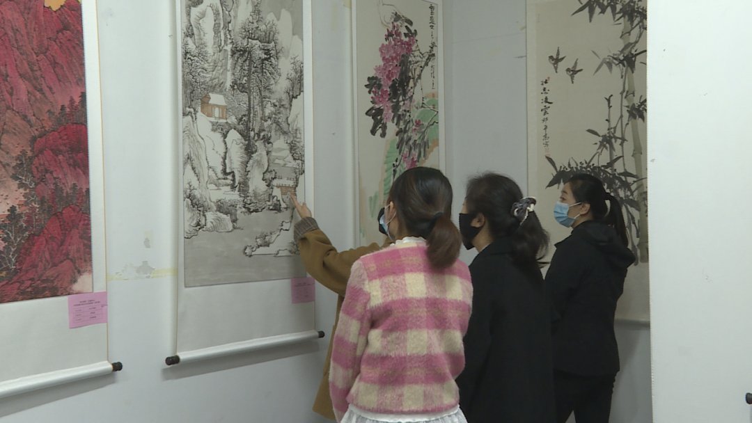 RileyReevead's tweet photo. Sumérgete en una experiencia artística única! Descubre obras emergentes que te harán sentir emociones distintas, vienes a explorar el arte hoy https://t.co/WHtyiE1Nsb