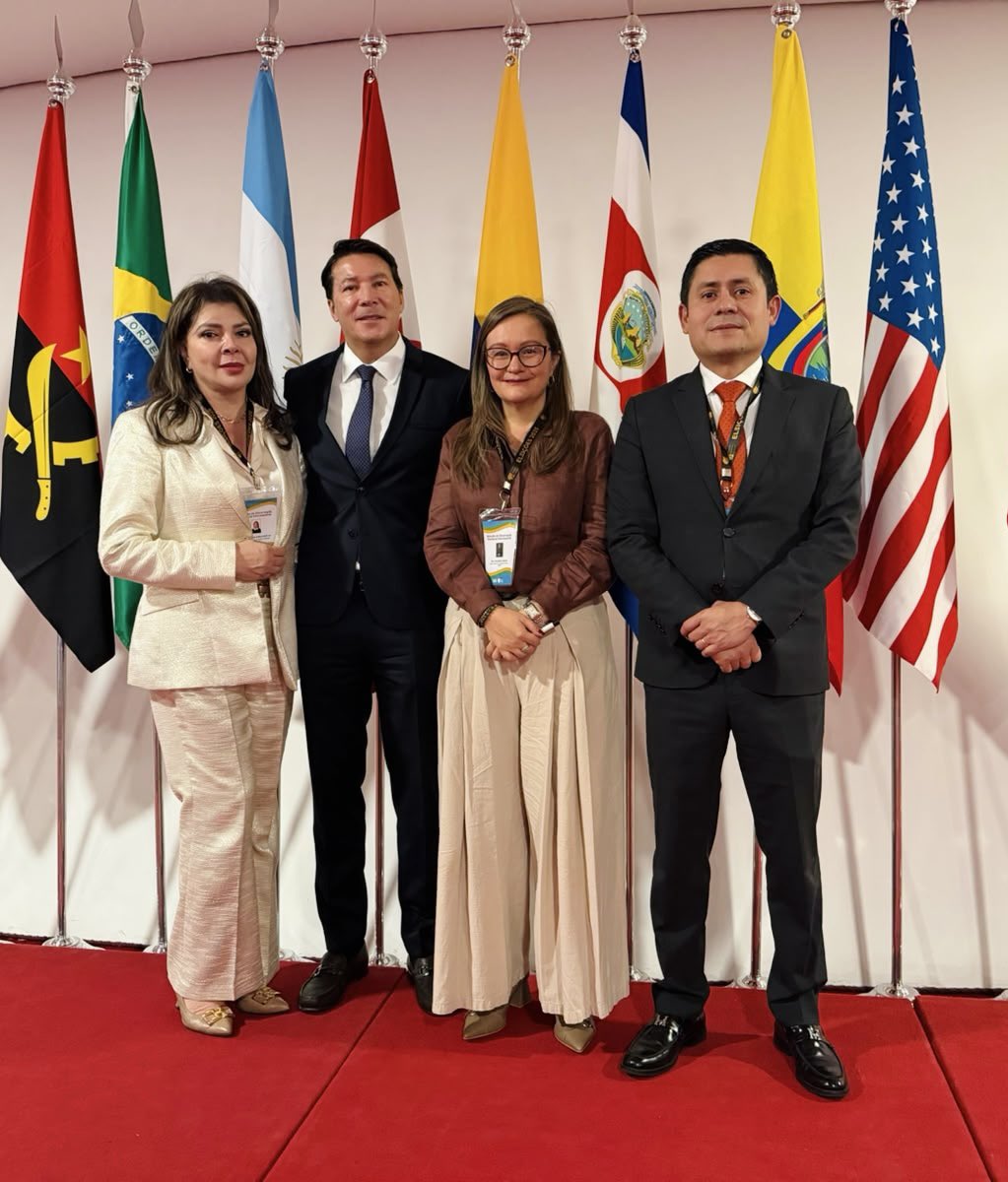 joseaparraf's tweet photo. Desde la Misión de Observación de la @UNIORE en Brasil, acompañamos el desarrollo de las elecciones generales de esta nación hermana. 🇧🇷🇨🇴

Junto a mi colega, la Magistrada @cielo_rusinque y delegados de organismos electorales del hemisferio, participamos en las jornadas técnicas de veeduría e intercambio de experiencias.

La cooperación internacional y el rigor en la observación fortalecen la legitimidad institucional y blindan las garantías democráticas en América Latina. 🗳️