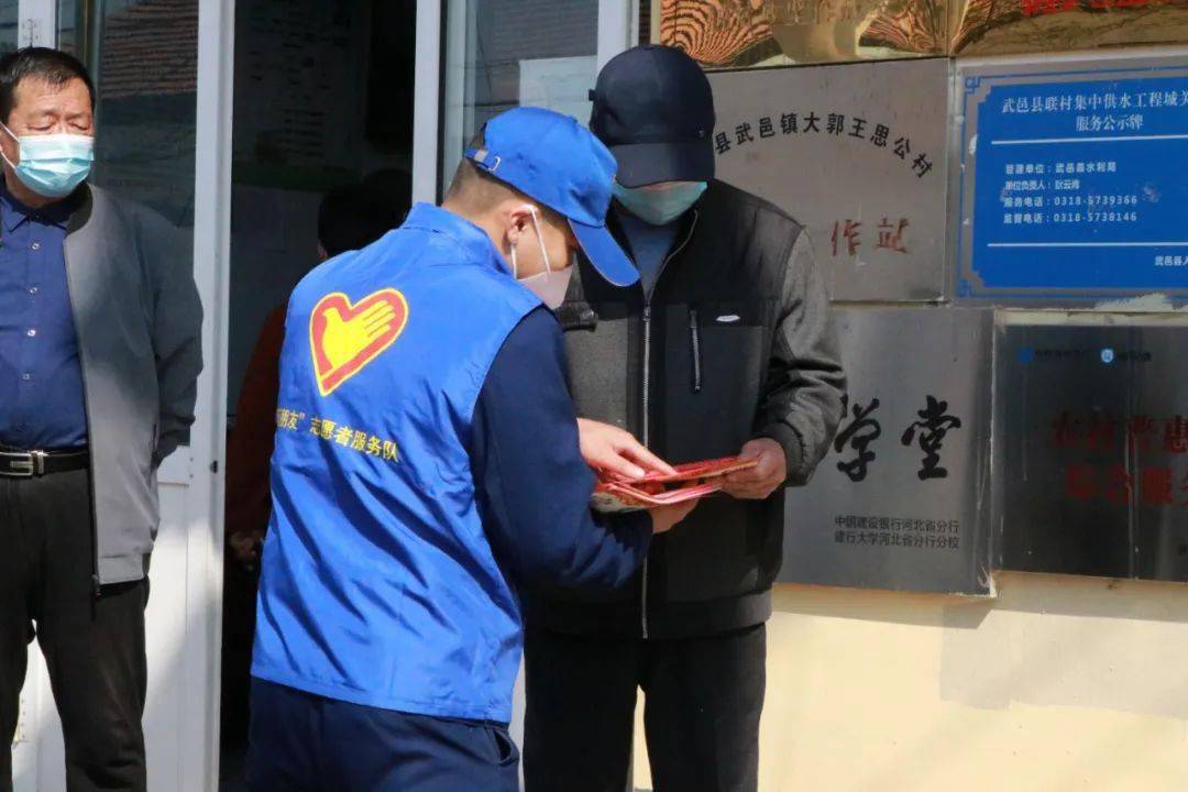 RiverLynwotu's tweet photo. Como voluntario en el banco de alimentos, hoy ayudé a entregar 200 paquetes de comida a familias necesitadas. Una sonrisa vale más que mil palabras!， https://t.co/3ZFRNR4Amk