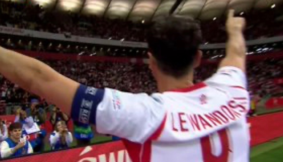 TouchlineX's tweet photo. 6-0 Poland.

LEWANDOWMSI HAT-TRICK!!!!!!! LEWANDOWMSI HAT-TRICK!!!!!!! LEWANDOWMSI HAT-TRICK!!!!!!! INSANEEEEEE!!!!! FOOTBALL HERITAGE!!! 🇵🇱💫💫💫 https://t.co/aGbzfcmecM