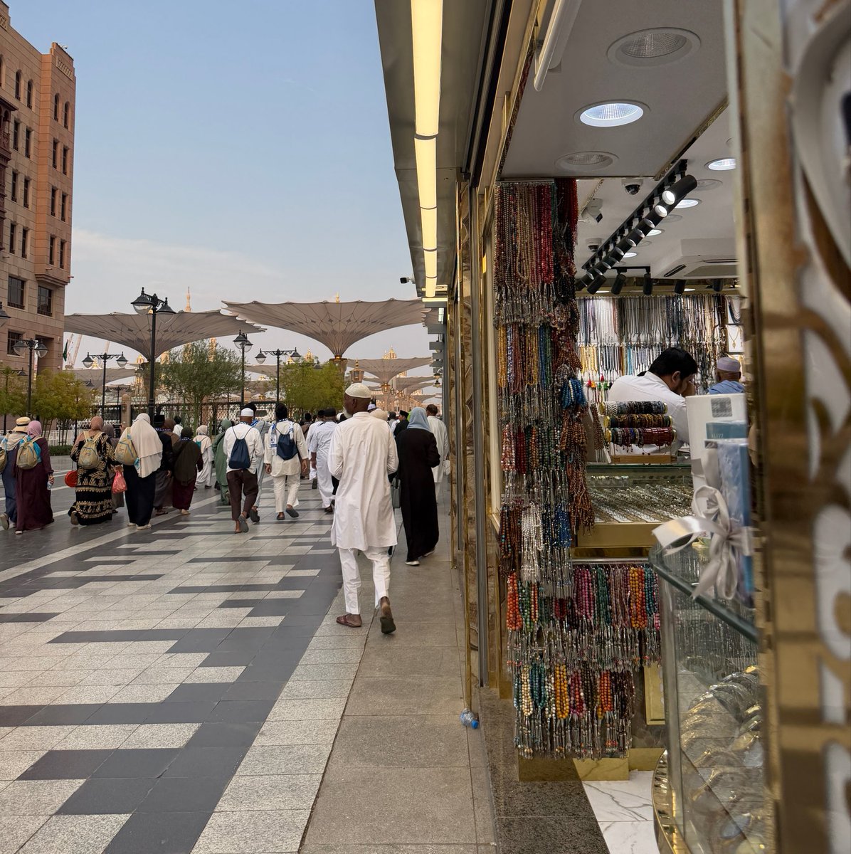 fayzsaad's tweet photo. "أَرضٌ إِذا اِستَوحَشتُ ثُمَّ أَتَيتُها
حَشَدَت عَلَيَّ فَأَكثَرَت -إيناسي" https://t.co/eDYfJH1LAg
