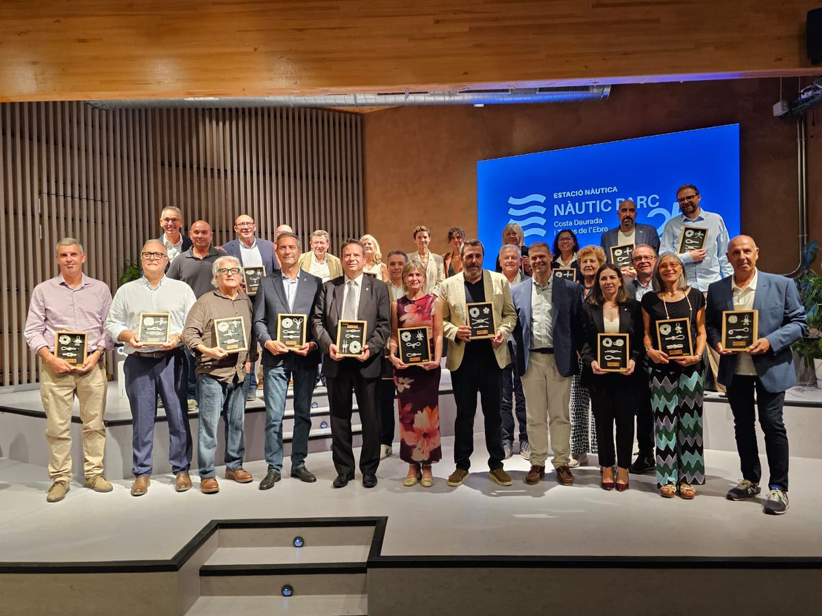 Dipta_cat's tweet photo. 👉25 anys d’esport i lleure a ports i clubs nàutics de la #CostaDaurada i #TerresdelEbre.
La presidenta @Dipta_cat, @nllaurado, participa a l’acte de commemoració del #NàuticParc a #MiamiPlatja, on ha destacat el suport de la #Dipta amb aquest gran consorci de serveis turístics. https://t.co/F3LZJCbSua