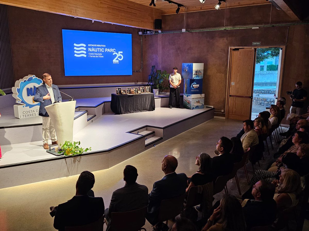 Dipta_cat's tweet photo. 👉25 anys d’esport i lleure a ports i clubs nàutics de la #CostaDaurada i #TerresdelEbre.
La presidenta @Dipta_cat, @nllaurado, participa a l’acte de commemoració del #NàuticParc a #MiamiPlatja, on ha destacat el suport de la #Dipta amb aquest gran consorci de serveis turístics. https://t.co/F3LZJCbSua