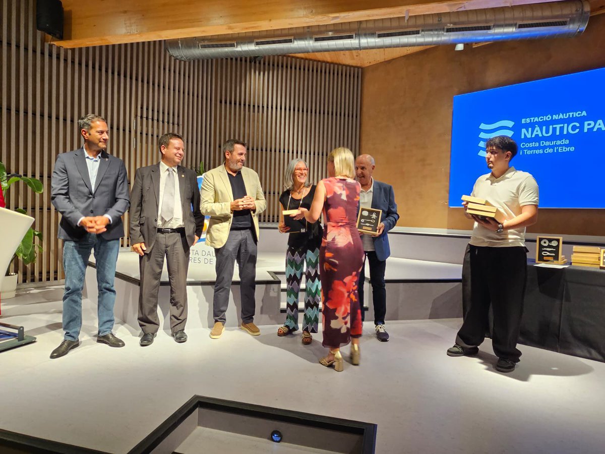 Dipta_cat's tweet photo. 👉25 anys d’esport i lleure a ports i clubs nàutics de la #CostaDaurada i #TerresdelEbre.
La presidenta @Dipta_cat, @nllaurado, participa a l’acte de commemoració del #NàuticParc a #MiamiPlatja, on ha destacat el suport de la #Dipta amb aquest gran consorci de serveis turístics. https://t.co/F3LZJCbSua