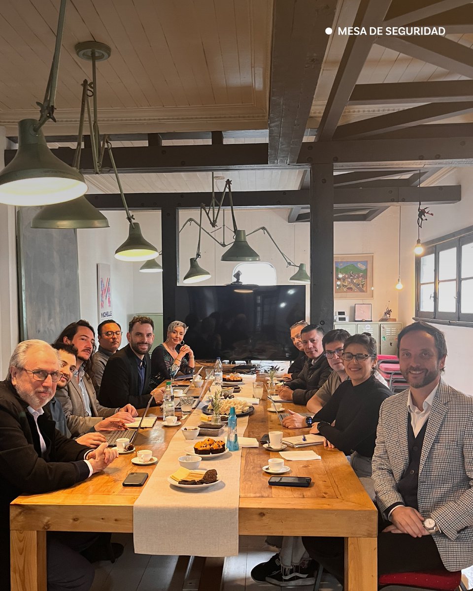 h_ciudadano's tweet photo. 🔹 Mesa de #Seguridad | Junto a diversos centros de estudio, nos reunimos para evaluar la trayectoria de la agenda de seguridad país y analizar consideraciones técnicas para los próximos pasos en la materia.

💡 Valoramos la oportunidad de reflexionar de manera conjunta. https://t.co/3yb7vSl2G7