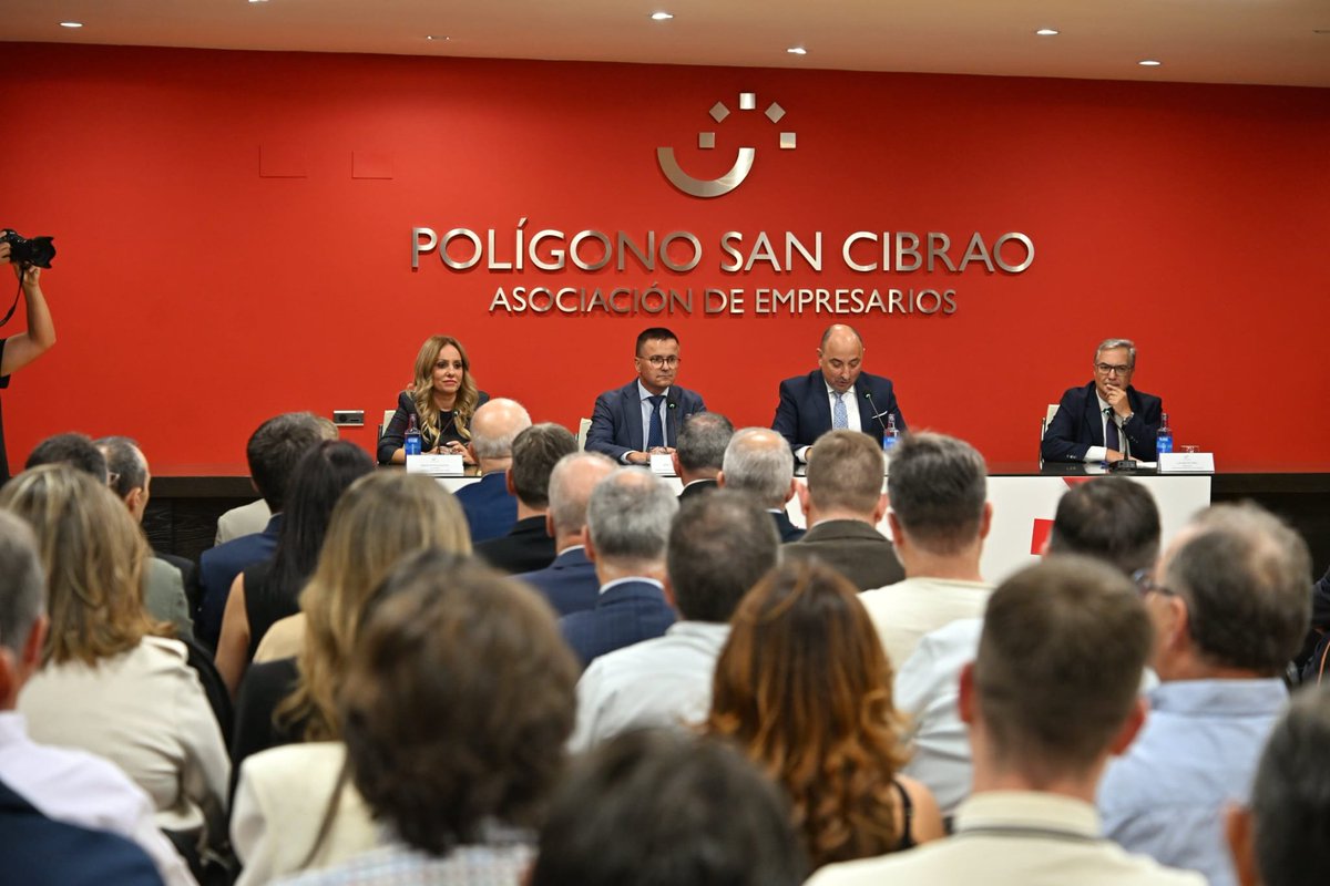 JoseGonVaz's tweet photo. O mellor legado para a Asociación de Empresarios do Polígono de San Cibrao son, sen dúbida, estes oito anos de traballo, diálogo e compromiso que lle dedicou José Antonio.

De seguro @AEPI_San_Cibrao seguirá crecendo coa mesma vocación de futuro como claro referente empresarial https://t.co/uGKUTs87sX