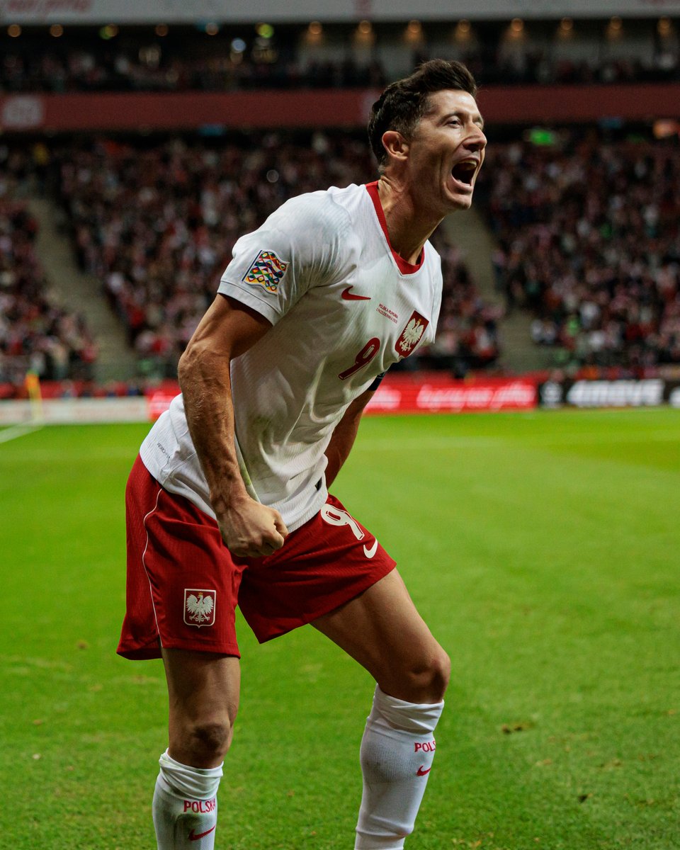 brfootball's tweet photo. Robert Lewandowski scores his seventh career Poland hat trick in a big 6-0 win over Romania 🍷 https://t.co/TbHPTQ7DYE