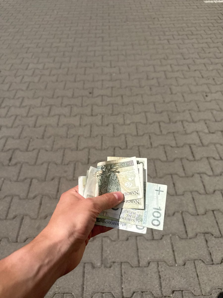 alpha_wiktor's tweet photo. Dzisiaj było ostre dojenie pod bankomatem 🤑 https://t.co/bFDrsmwmRL