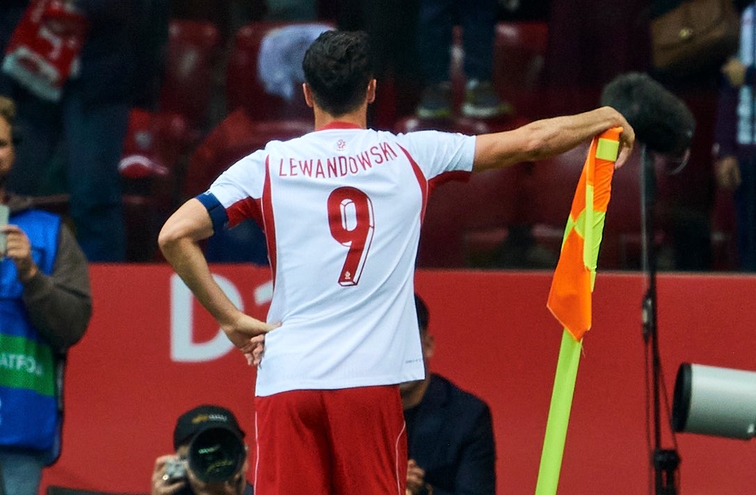 Somhiseremfcb's tweet photo. HAT TRICK DE LEWANDOWSKI https://t.co/u0QaXZixR6