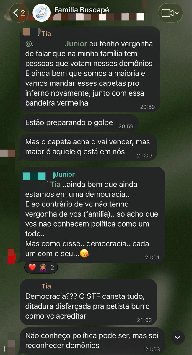 strangerbela's tweet photo. meu tio escorraçando com bondade minha tia brigando sobre política no grupo da família https://t.co/4OQeC0y7SG